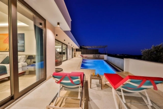 Villa Azure – A Sheltered and Luxurious Holiday in Nature