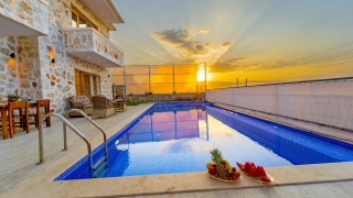 Villa Jet – Conservative Honeymoon Villa in Nature