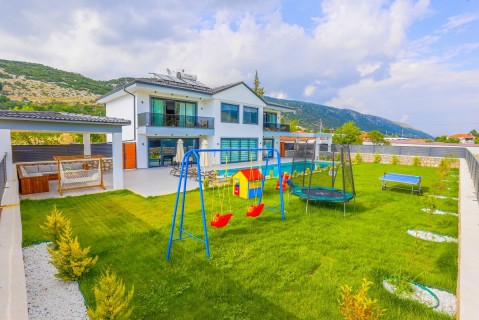 Villa White House