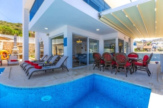 Villa Everest | Luxury Sea View Villa with Heated Pool & Jacuzzi 