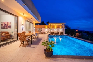 Villa Mavi İnci – Modern Design and a Peaceful Honeymoon Holiday