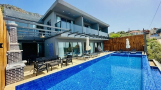 Villa Grand Emora 1 | Sea View Villa with Outdoor & Indoor Pool 