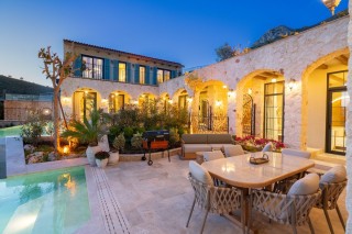Villa Euterpe – Artistic Luxury and Unique View Holiday Experience 