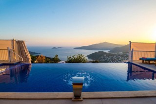 Villa Sur – A Luxury Single-Storey Holiday Villa with Heated Pool in N