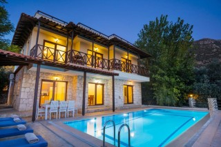 Villa Otantik – Spacious and Comfortable Holiday Villa with Sea Views 