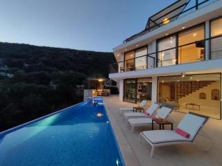 Villa Ship Ahoy | Luxury Rental Villa with Sea View in Kalamar Bay