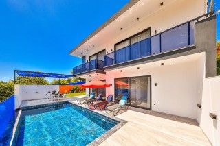 Villa Zülfikar – A Luxury Holiday Getaway Integrated with Nature and V