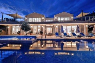 Villa Oasis | 6-Bedroom Luxury Villa with 2 Pools and Sea Views 