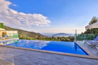 Villa Kalis 1 – A Luxury Holiday Experience in Touch with Nature