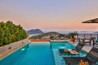 Villa Hecky – A Luxury and Scenic Holiday Experience in Kalamar Bay