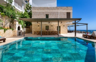 Villa Korsan | 8-Bedroom, 16-Guest Luxury Villa near Kalamar Bay